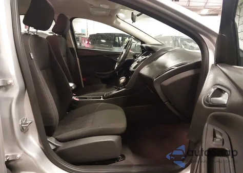 2016 Ford Focus Se z USA, uszkodzony, nr VIN 1FADP3F2XGL361080